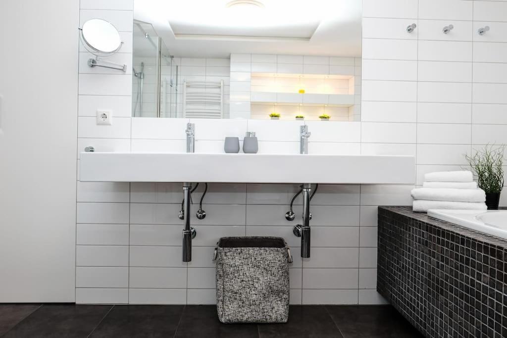#Stayhere - Spacious Luxury Town Hall 3Bdr Apartment VNO Dış mekan fotoğraf